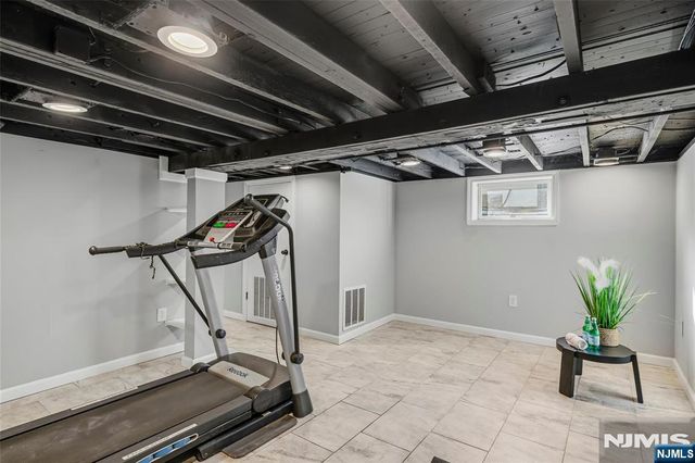 102 Sherwood Avenue, Mahwah, NJ 07430