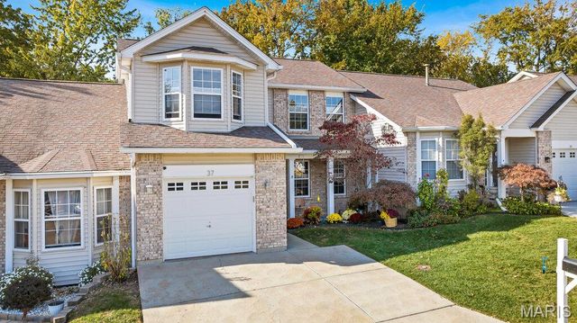 37 Parkway Villas Court, St Peters, MO 63303
