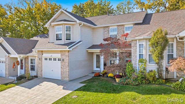 37 Parkway Villas Court, St Peters, MO 63303