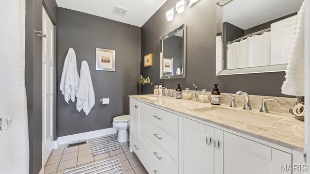 37 Parkway Villas Court, St Peters, MO 63303