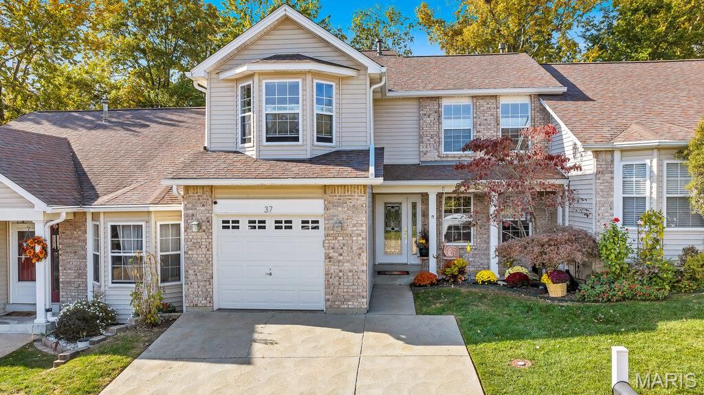 37 Parkway Villas Court, St Peters, MO 63303