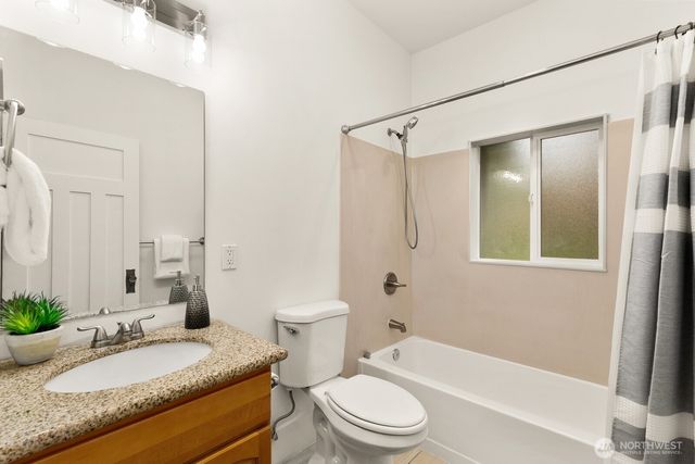 4207 SW Manning St, Seattle, WA 98116