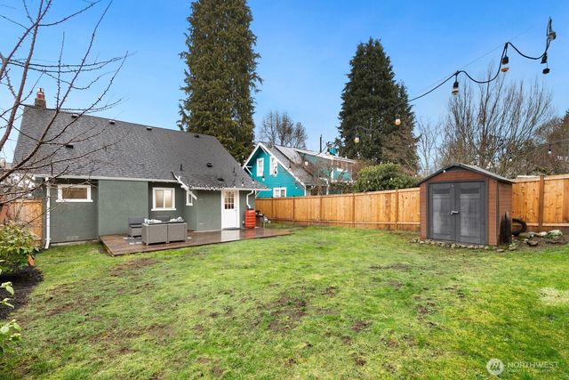 4207 SW Manning St, Seattle, WA 98116