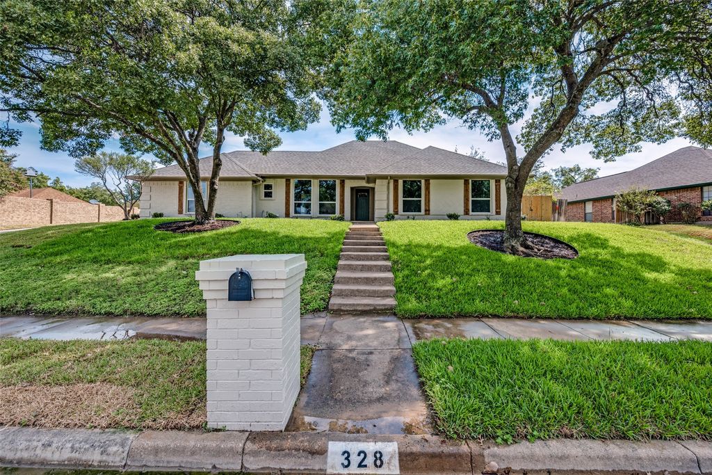 328 Sexton Lane, Benbrook, TX 76126 — exterior