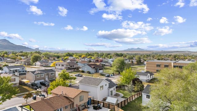 3691 S LONE STAR CIR, Magna, UT 84044