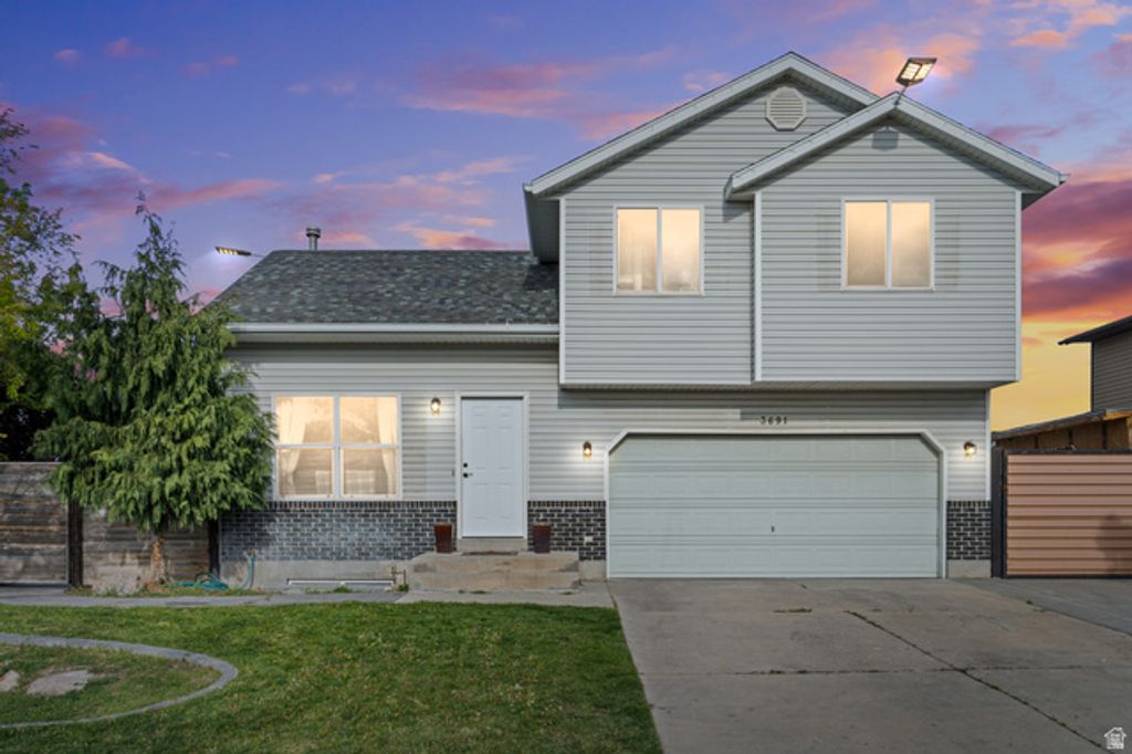3691 S LONE STAR CIR, Magna, UT 84044