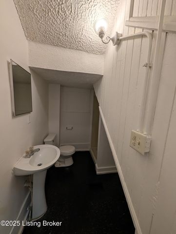 2429 Griffiths Ave, Louisville, KY 40212