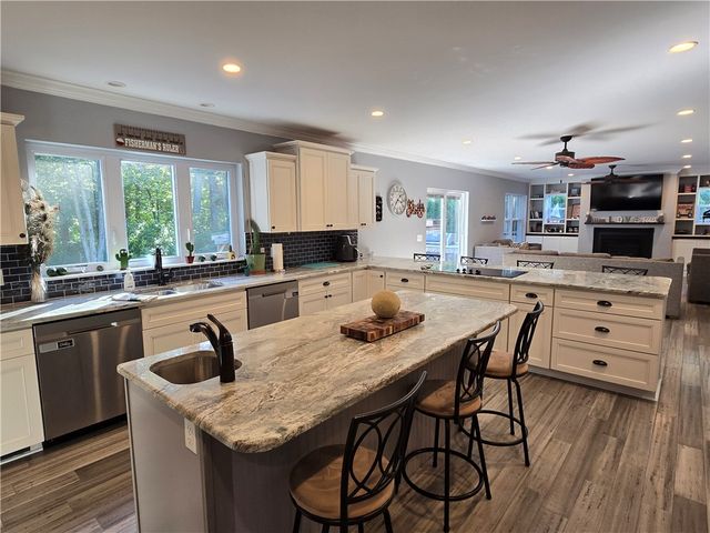 27 Rosedale Avenue, Barrington, RI 02806