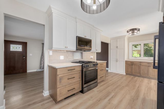 217 Holly Avenue, Darien, IL 60561