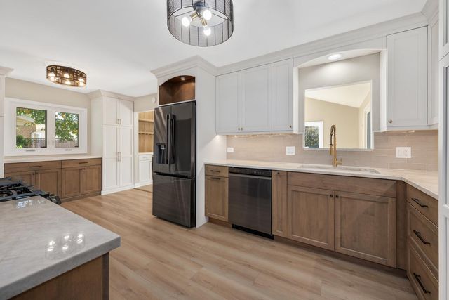 217 Holly Avenue, Darien, IL 60561