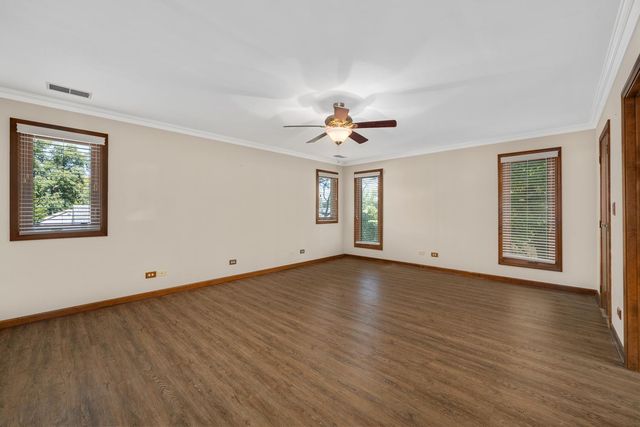 217 Holly Avenue, Darien, IL 60561