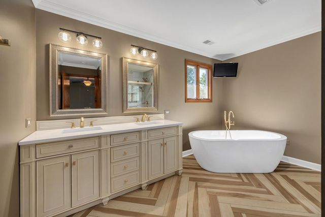 217 Holly Avenue, Darien, IL 60561