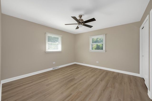 217 Holly Avenue, Darien, IL 60561