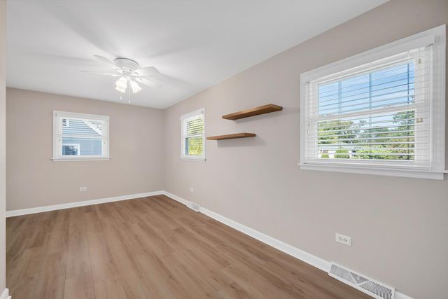 217 Holly Avenue, Darien, IL 60561
