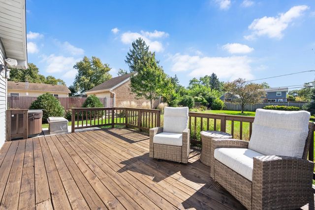 217 Holly Avenue, Darien, IL 60561