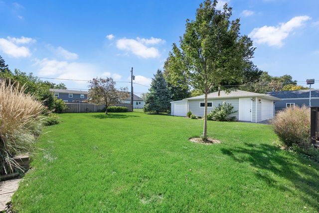 217 Holly Avenue, Darien, IL 60561