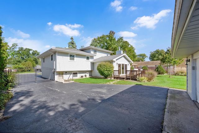 217 Holly Avenue, Darien, IL 60561