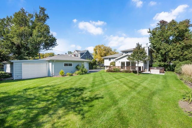 217 Holly Avenue, Darien, IL 60561