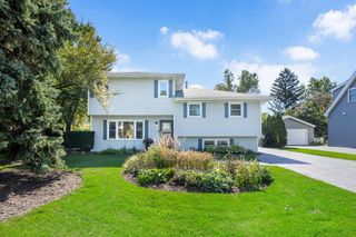 217 Holly Avenue, Darien, IL 60561