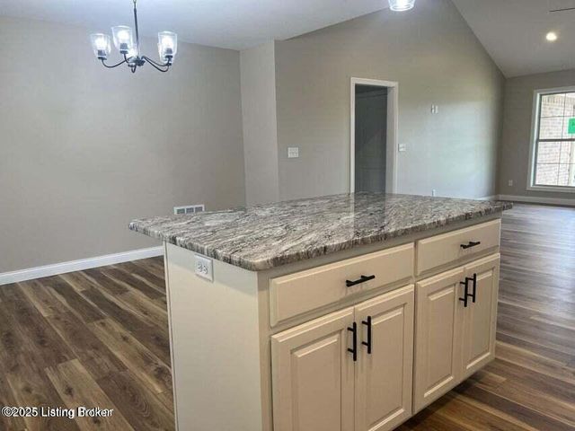 215 Open Meadow Dr, Bardstown, KY 40004