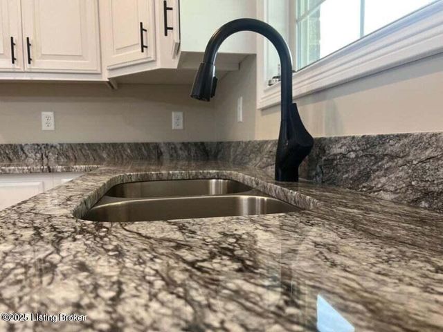 215 Open Meadow Dr, Bardstown, KY 40004