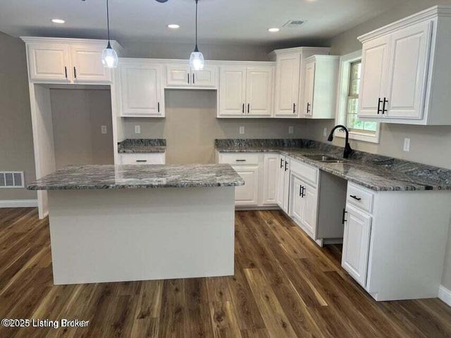 215 Open Meadow Dr, Bardstown, KY 40004