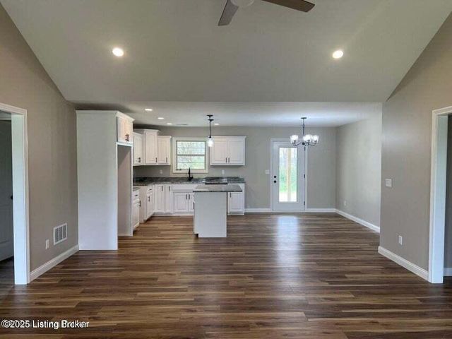 215 Open Meadow Dr, Bardstown, KY 40004