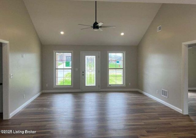 215 Open Meadow Dr, Bardstown, KY 40004