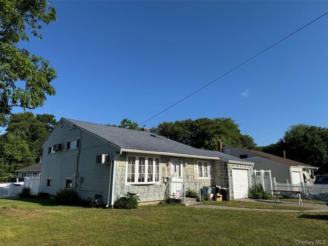 5 Lion Lane, North Babylon, NY 11703