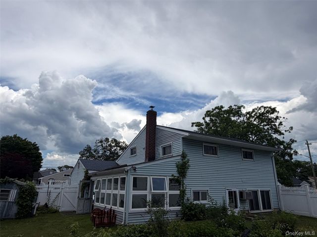 5 Lion Lane, North Babylon, NY 11703
