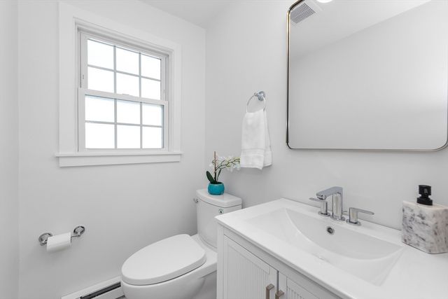 22 Park St B, Wakefield, MA 01880