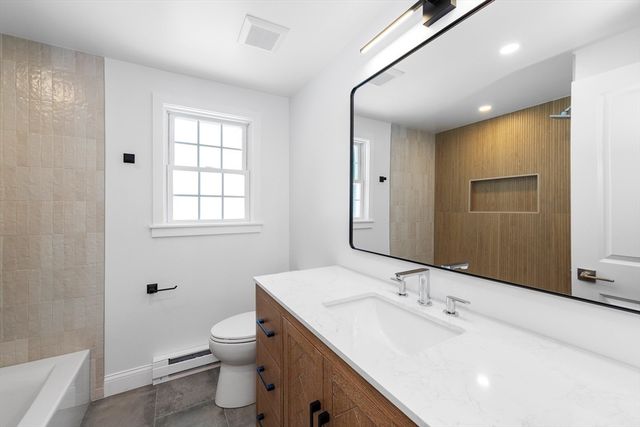 22 Park St B, Wakefield, MA 01880