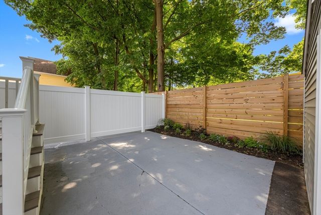 22 Park St B, Wakefield, MA 01880