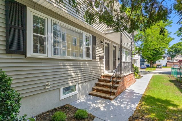 22 Park St B, Wakefield, MA 01880