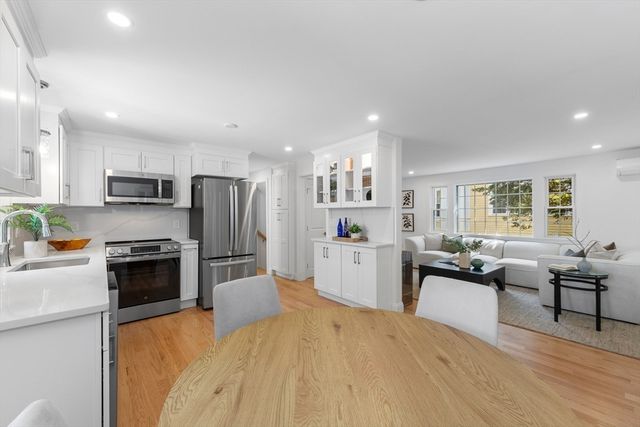 22 Park St B, Wakefield, MA 01880