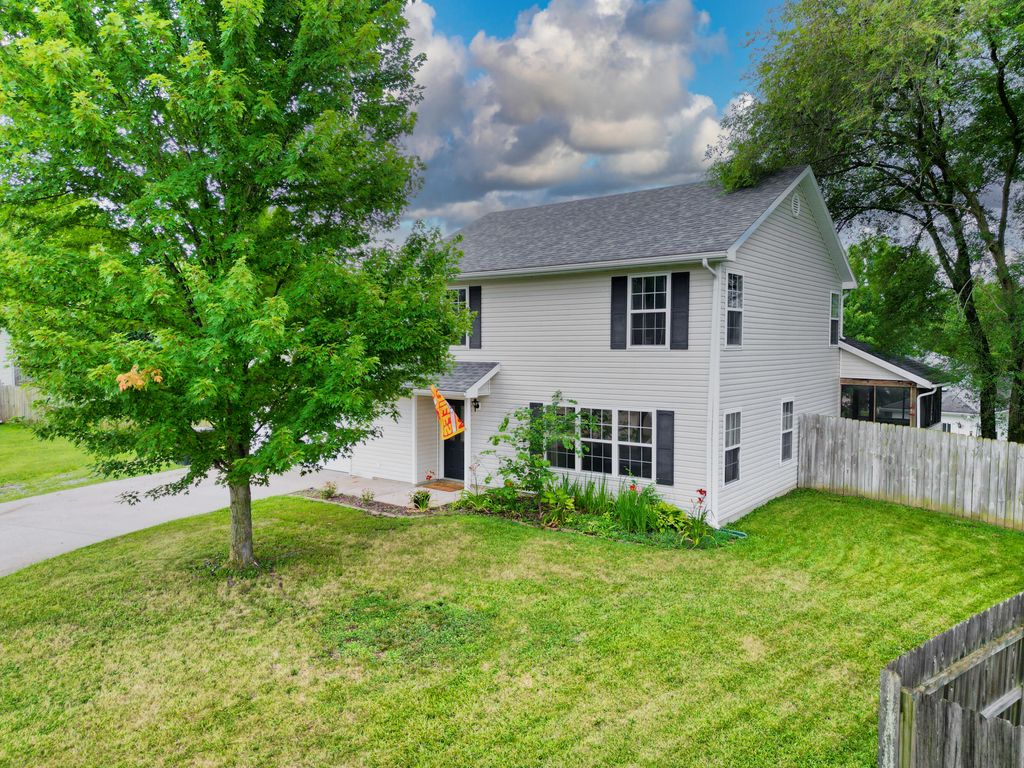 170 E CREST CT, Columbia, MO 65202