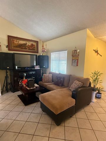 8118 Chateau Dr, Stockton, CA 95210