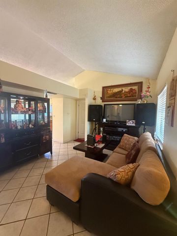 8118 Chateau Dr, Stockton, CA 95210