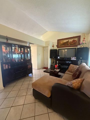 8118 Chateau Dr, Stockton, CA 95210