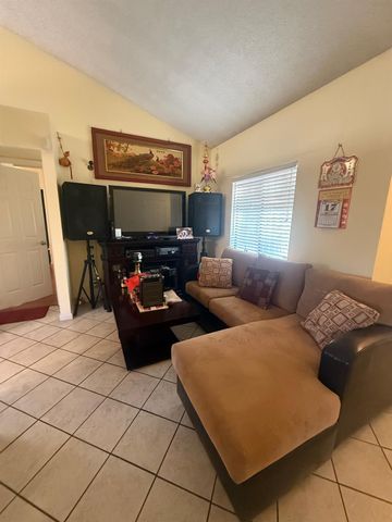 8118 Chateau Dr, Stockton, CA 95210