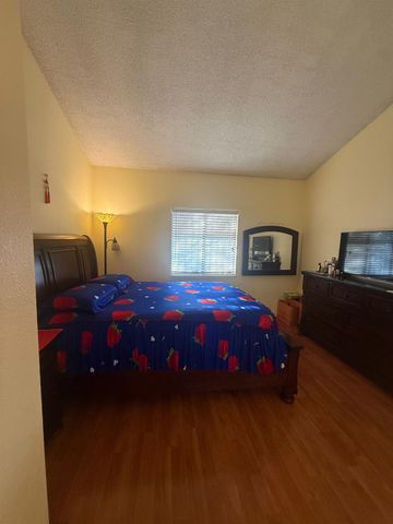 8118 Chateau Dr, Stockton, CA 95210