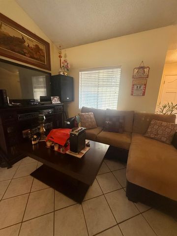 8118 Chateau Dr, Stockton, CA 95210