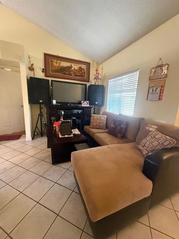 8118 Chateau Dr, Stockton, CA 95210