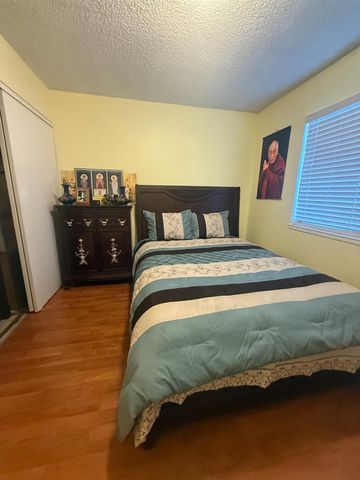 8118 Chateau Dr, Stockton, CA 95210