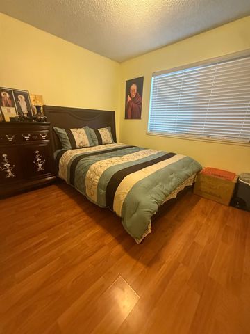 8118 Chateau Dr, Stockton, CA 95210