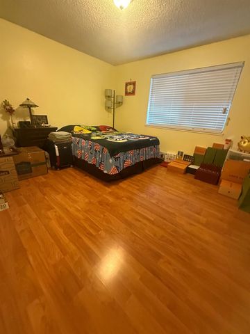 8118 Chateau Dr, Stockton, CA 95210