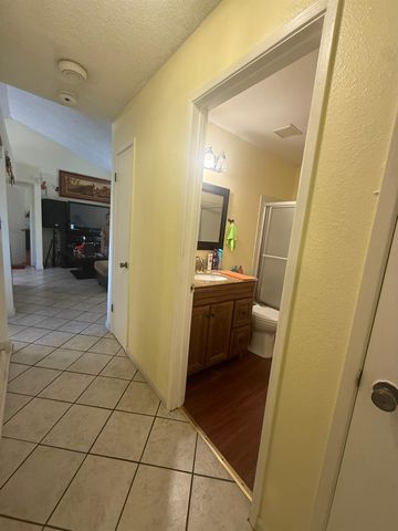 8118 Chateau Dr, Stockton, CA 95210