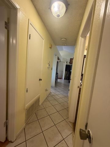 8118 Chateau Dr, Stockton, CA 95210