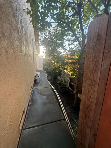 8118 Chateau Dr, Stockton, CA 95210