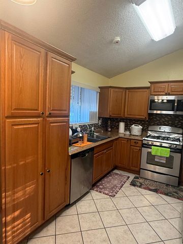 8118 Chateau Dr, Stockton, CA 95210